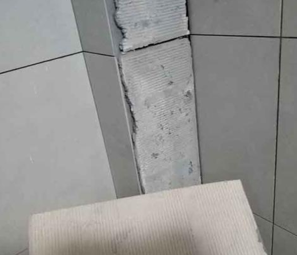 台江瓷砖空鼓维修公司分享下厨房瓷砖脱落的补救措施。